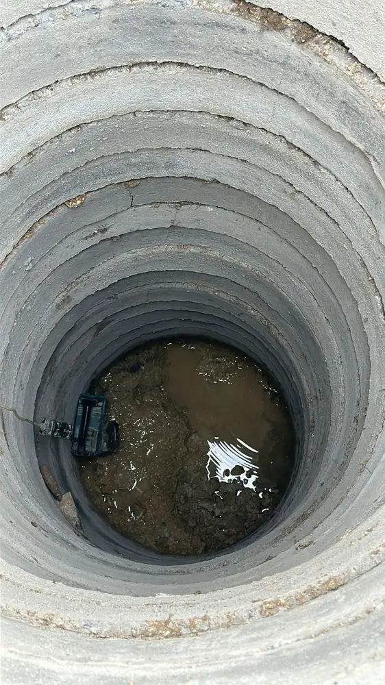 Beton halkalarla örülmüş keson kuyu